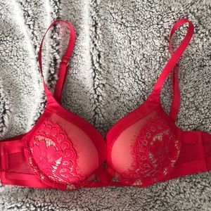 ❤️ Victoria’s Secret red lace push up bra | 34A
